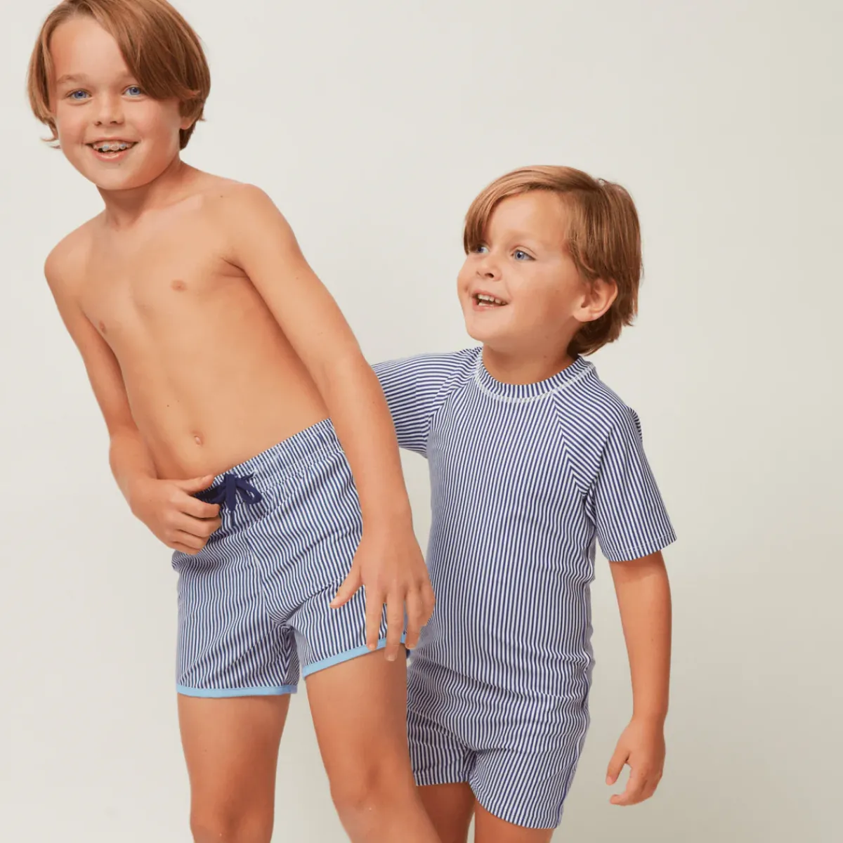 minnow Unisex Short Sleeve Rashguard One Piece Navy Stripe New